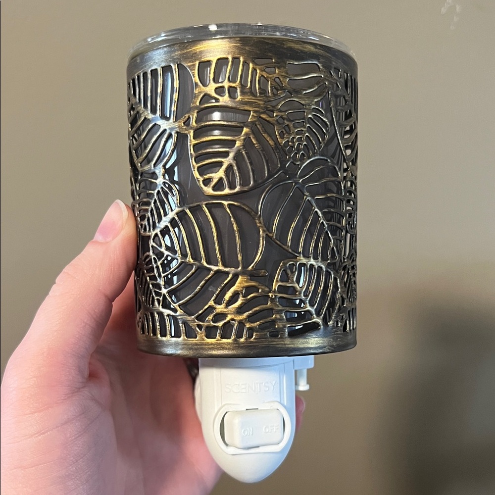 Scentsy Metallic Leaf Design Warmer